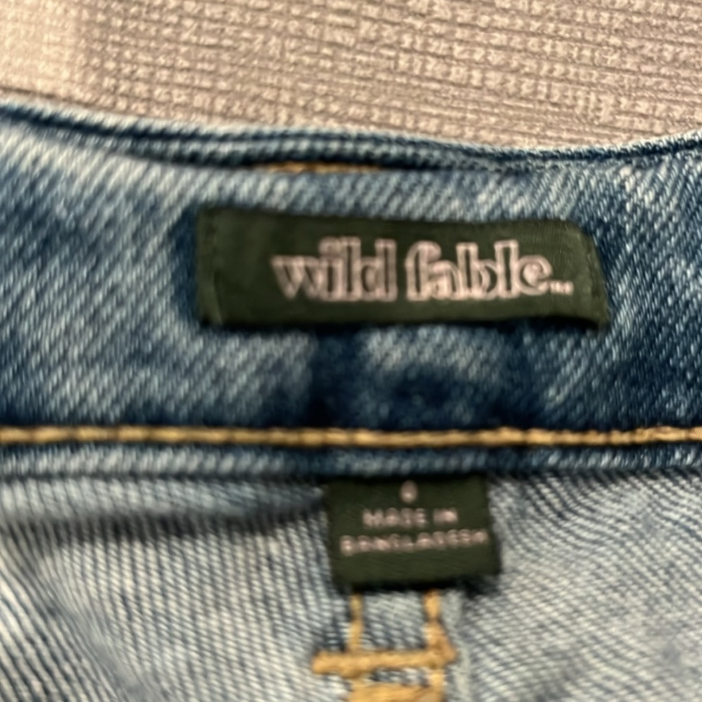 Wild fable women’s denim distressed shorts size 0 - Picture 4 of 5